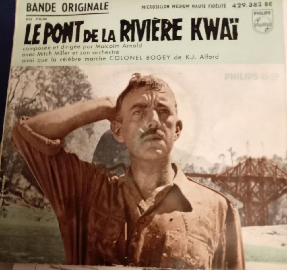 MUSIQUE MILITAIRE / 4 X DISQUES VYNIL 45 TOURS / CD et vinyles