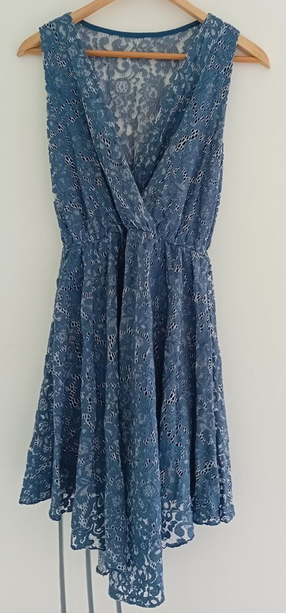 Robe Bleue en Dentelle Taille 38/M	 V�tements