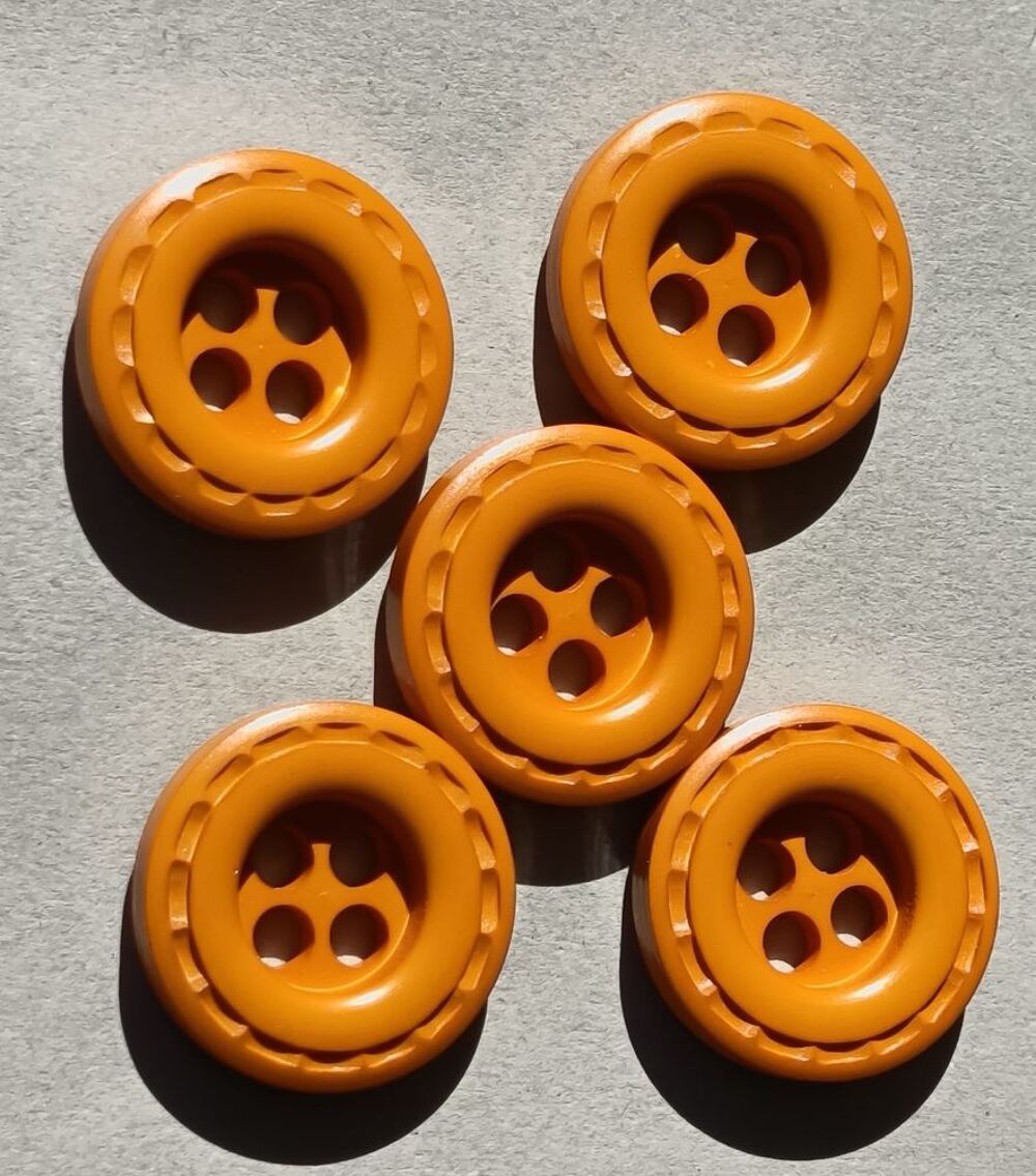 5 Boutons jaune orang&eacute;, 2 cm - Bordure effet sellier - N&deg;67 