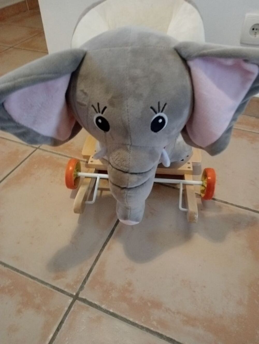 &Eacute;l&eacute;phant a bascule et roulette Puériculture