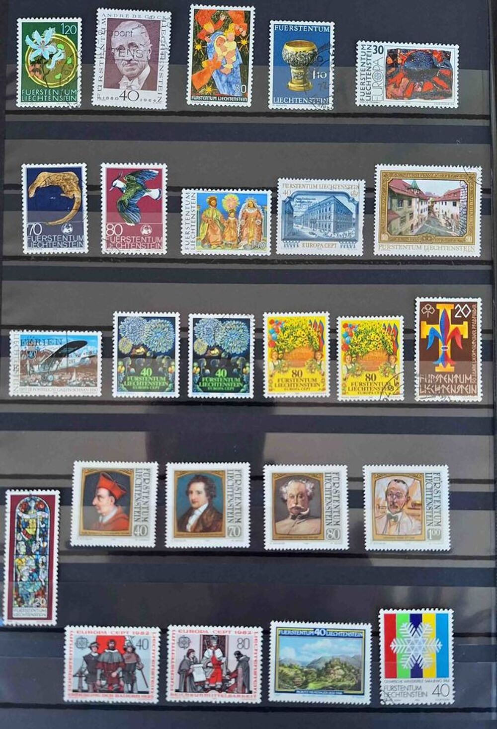 S&eacute;rie de timbres de collection du Liechtenstein 