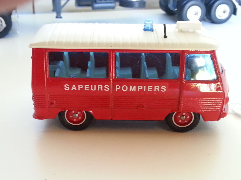 VOITURES MINIATURES - LOT N&deg; 15
