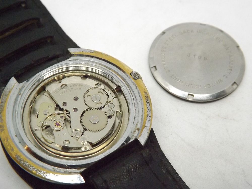 Tr&egrave;s belle montre suisse Giroxa ann&eacute;es 1970 'UFO' Bijoux et montres