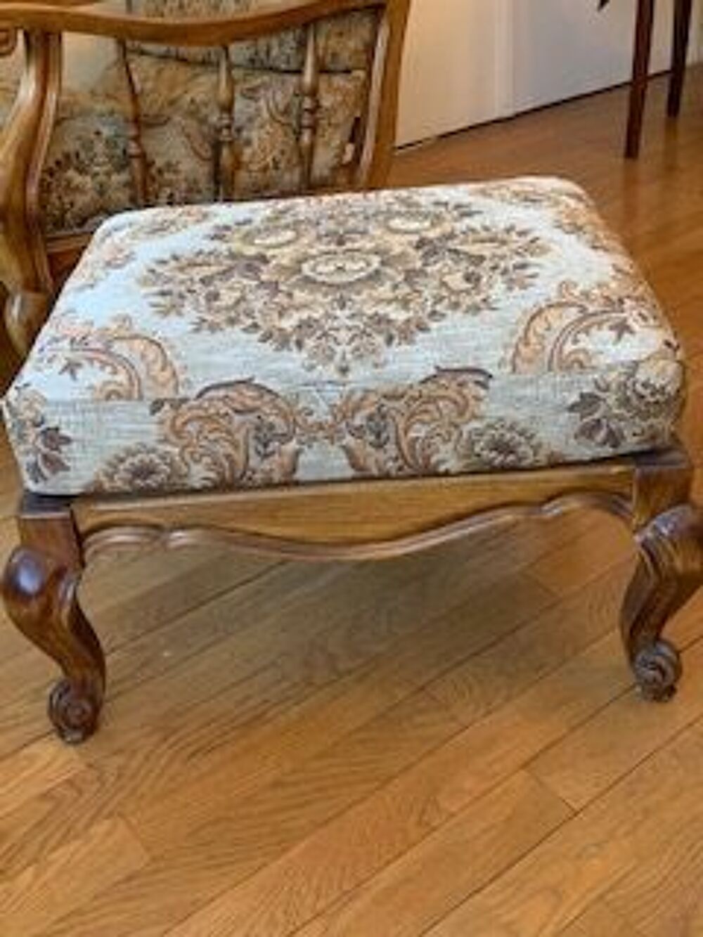 2 fauteuils et 1 pouf Meubles