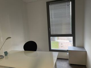 Atelier à louer 7 pièces 90 m²