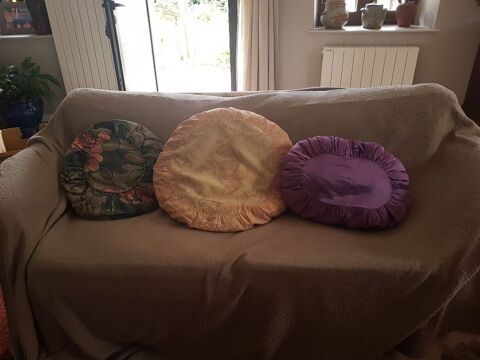 Coussin vintage, en l'�tat 
15 Mouxy (73)