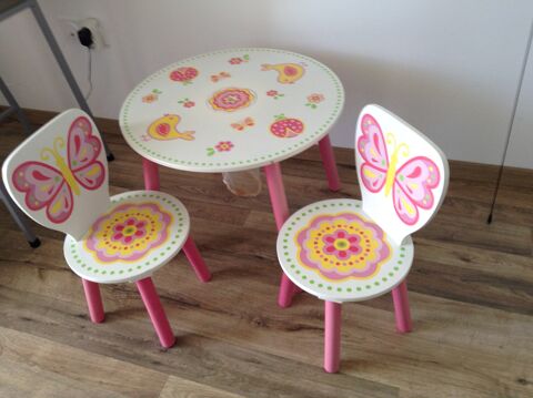 Table et chaises enfants 30 La Cte-Saint-Andr (38)