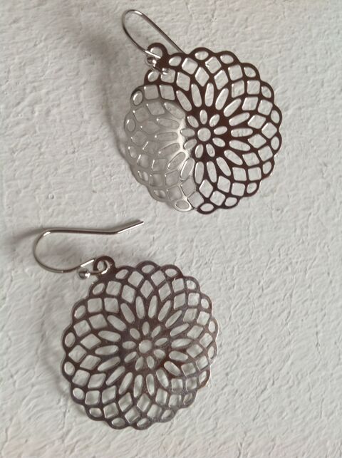 BOUCLES D'OREILLES ARGENTÉ RONDE MOTIF ROSACE 2,8 cm Envoi P 2 Trégunc (29)