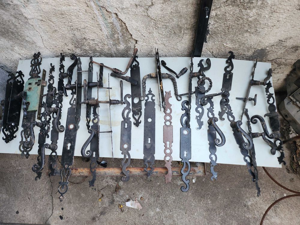vent lumi&egrave;re alu, grille &agrave; escargots fait maison et poign&eacute;es fer forg&eacute; Bricolage