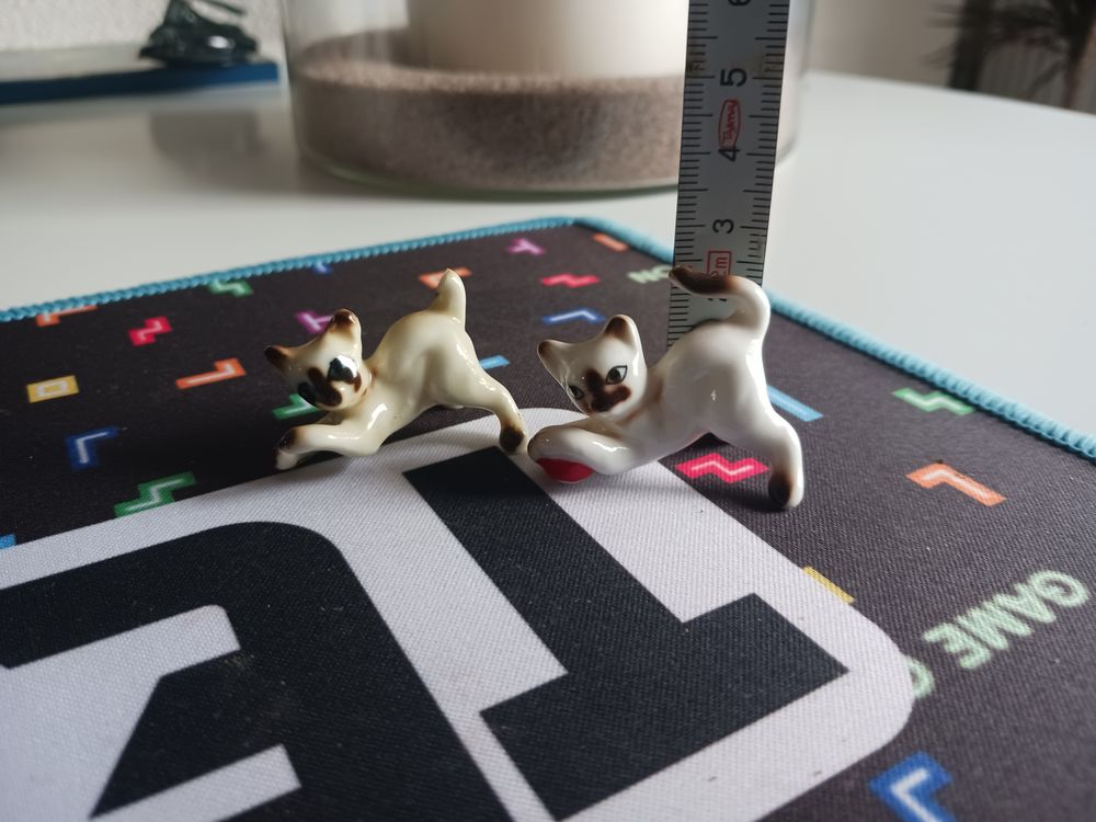 Figurines de Chats en C&eacute;ramique en Action 