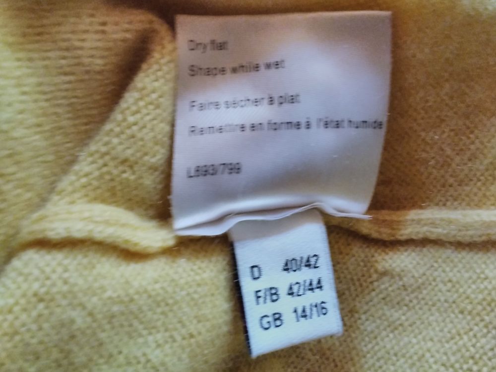 V&ecirc;tements pull 42/44 taille petit Vêtements