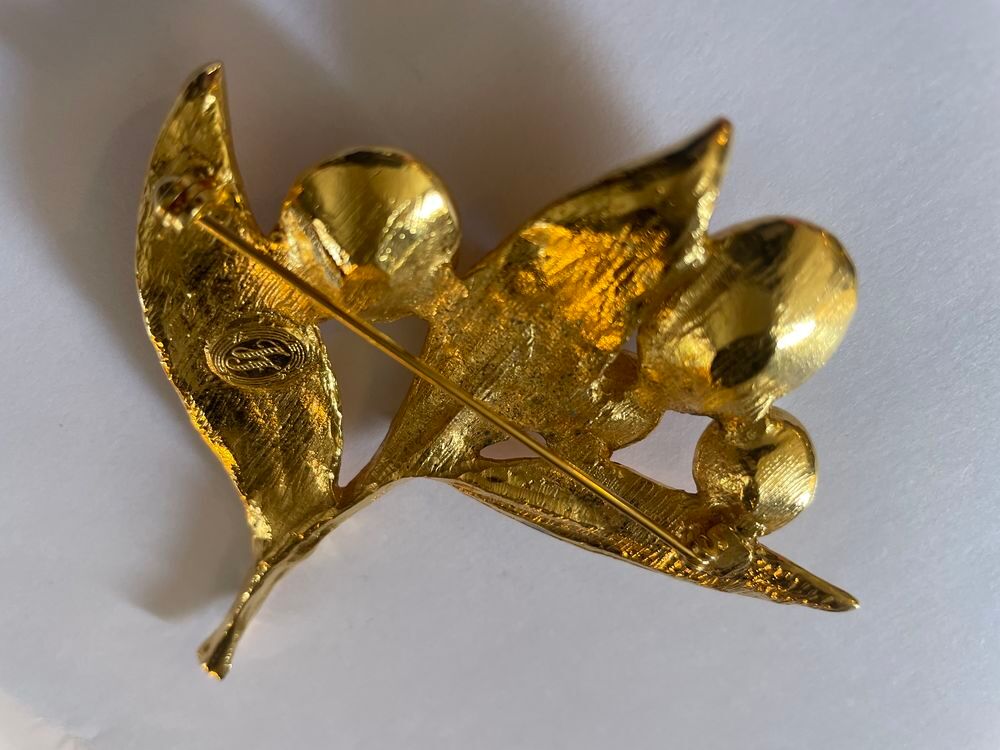Broche dor&eacute;e feuille d'olivier strass crystal Ines Fressange Bijoux et montres
