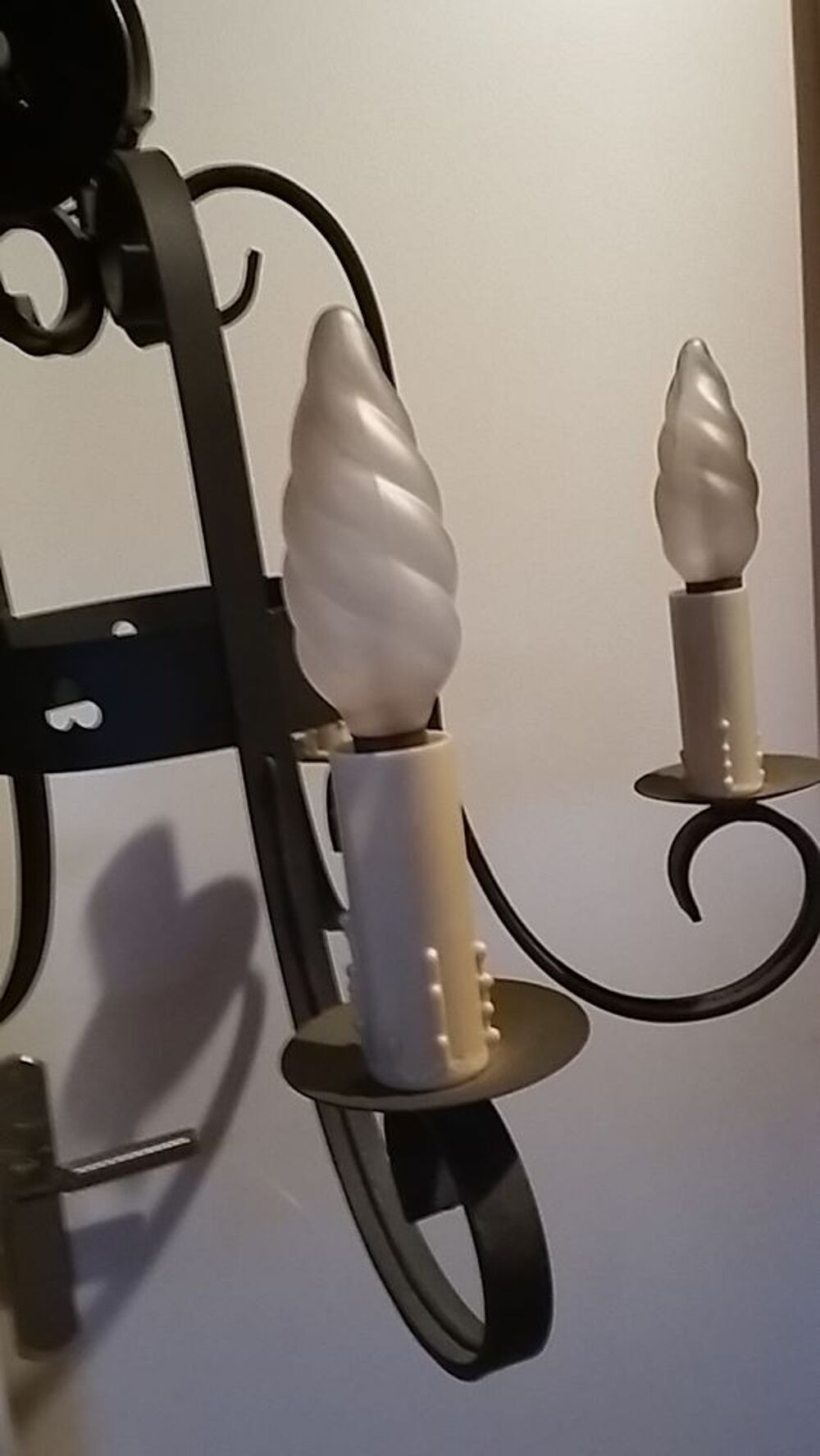 Lustre en fer forg&eacute; Décoration