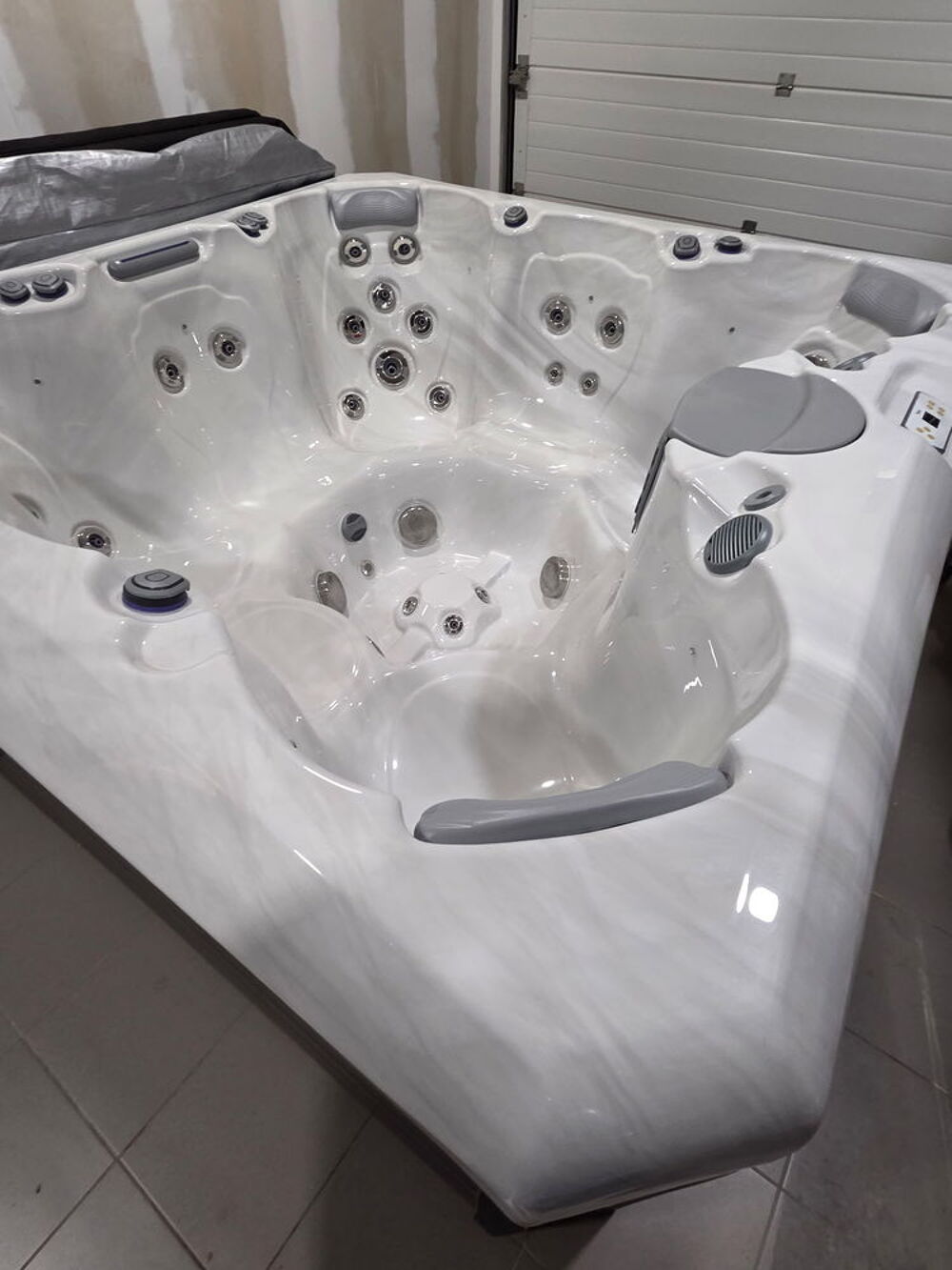 Jacuzzi wellis 7 places neuf Jardin
