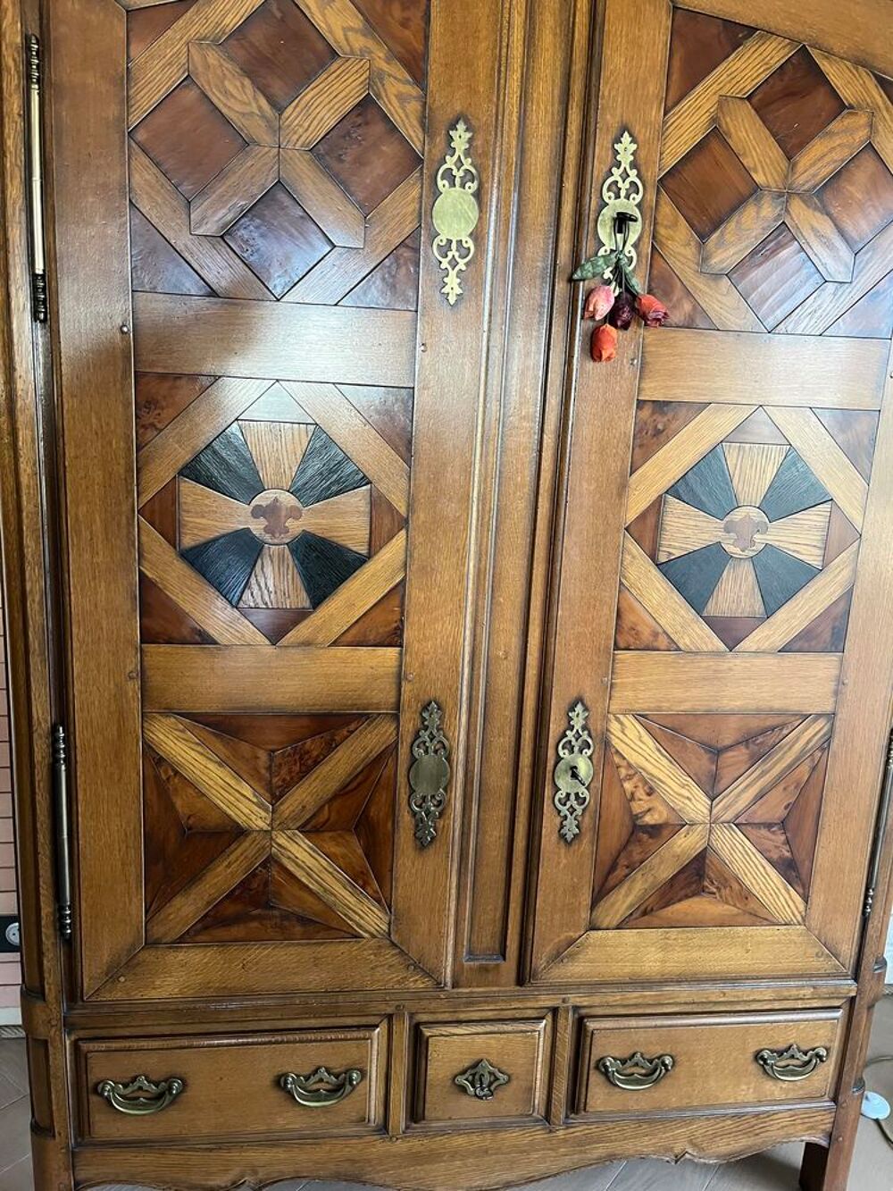 Superbe armoire parquet&eacute;e TROTEL Meubles