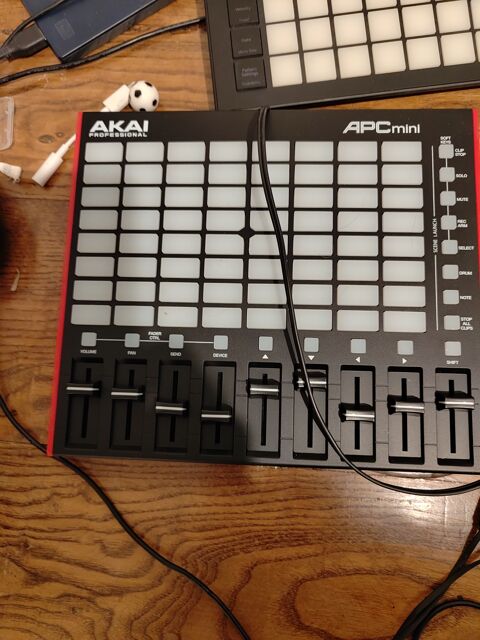 Akai apc mini mk2 comme neuf 60 Vouill (86)