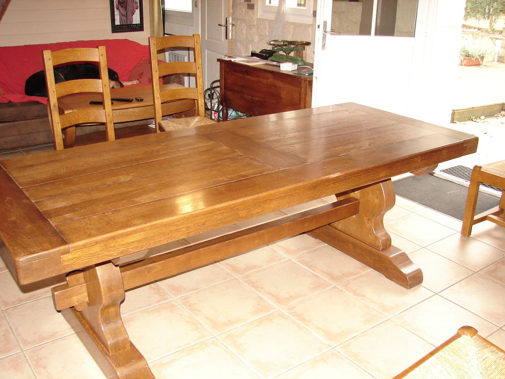 TABLE MONASTERE Meubles