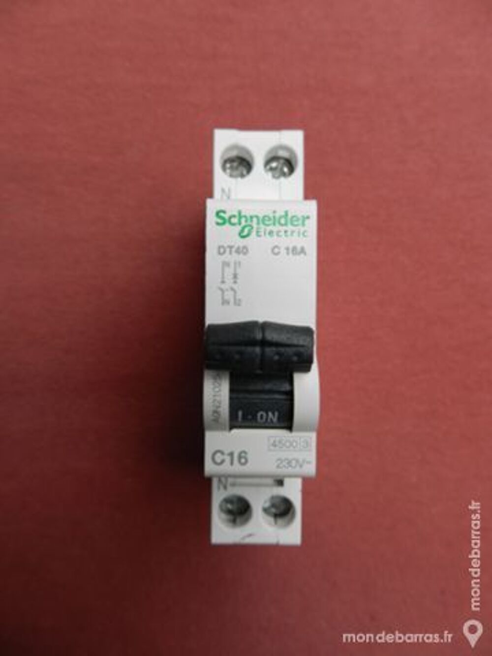 R&eacute;f A9N21025 DISJONCTEUR SCHNEIDER DT40 1P+N 16A C Bricolage