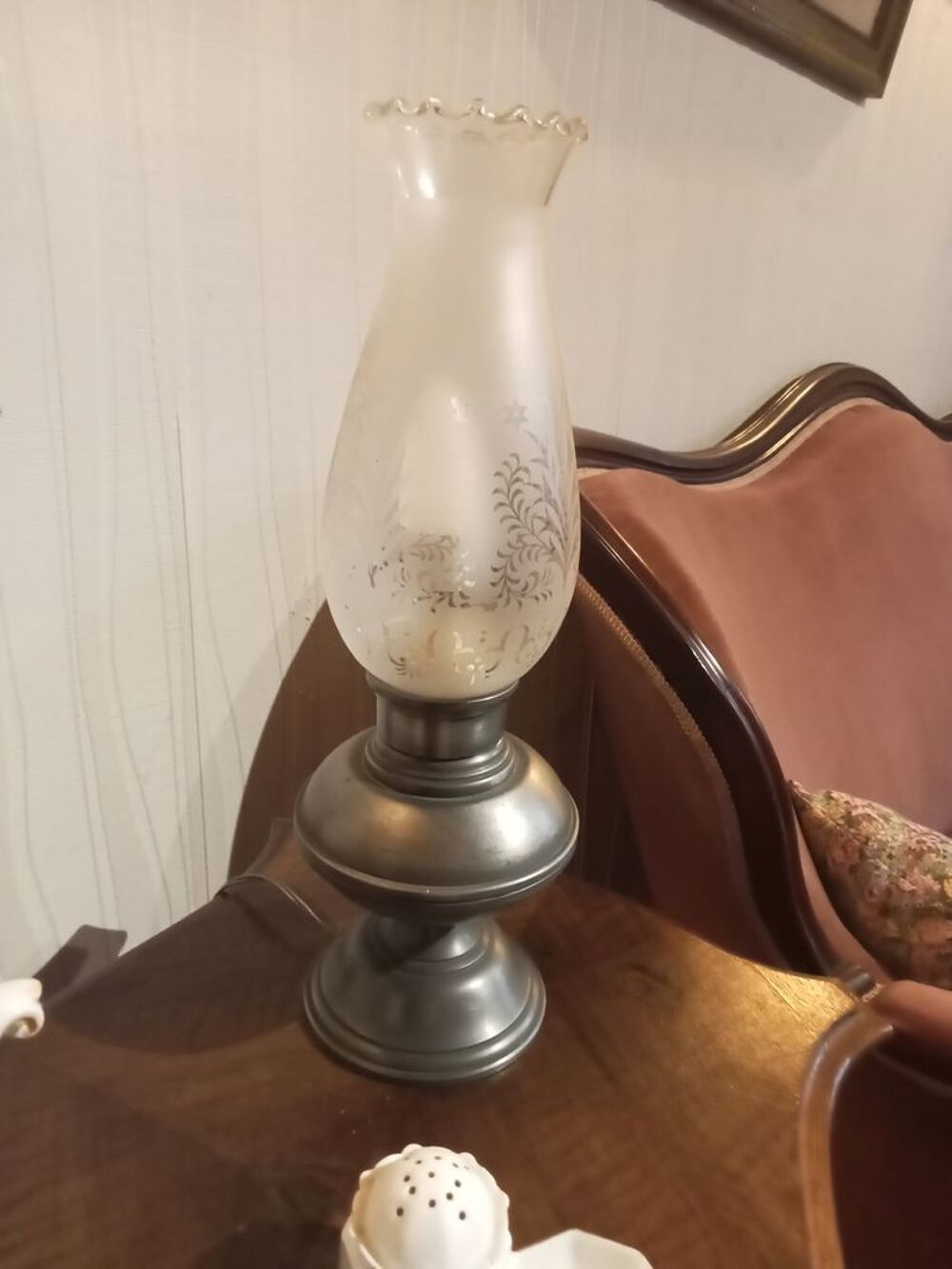 Lampe ancienne sur pied en &eacute;tain D�coration