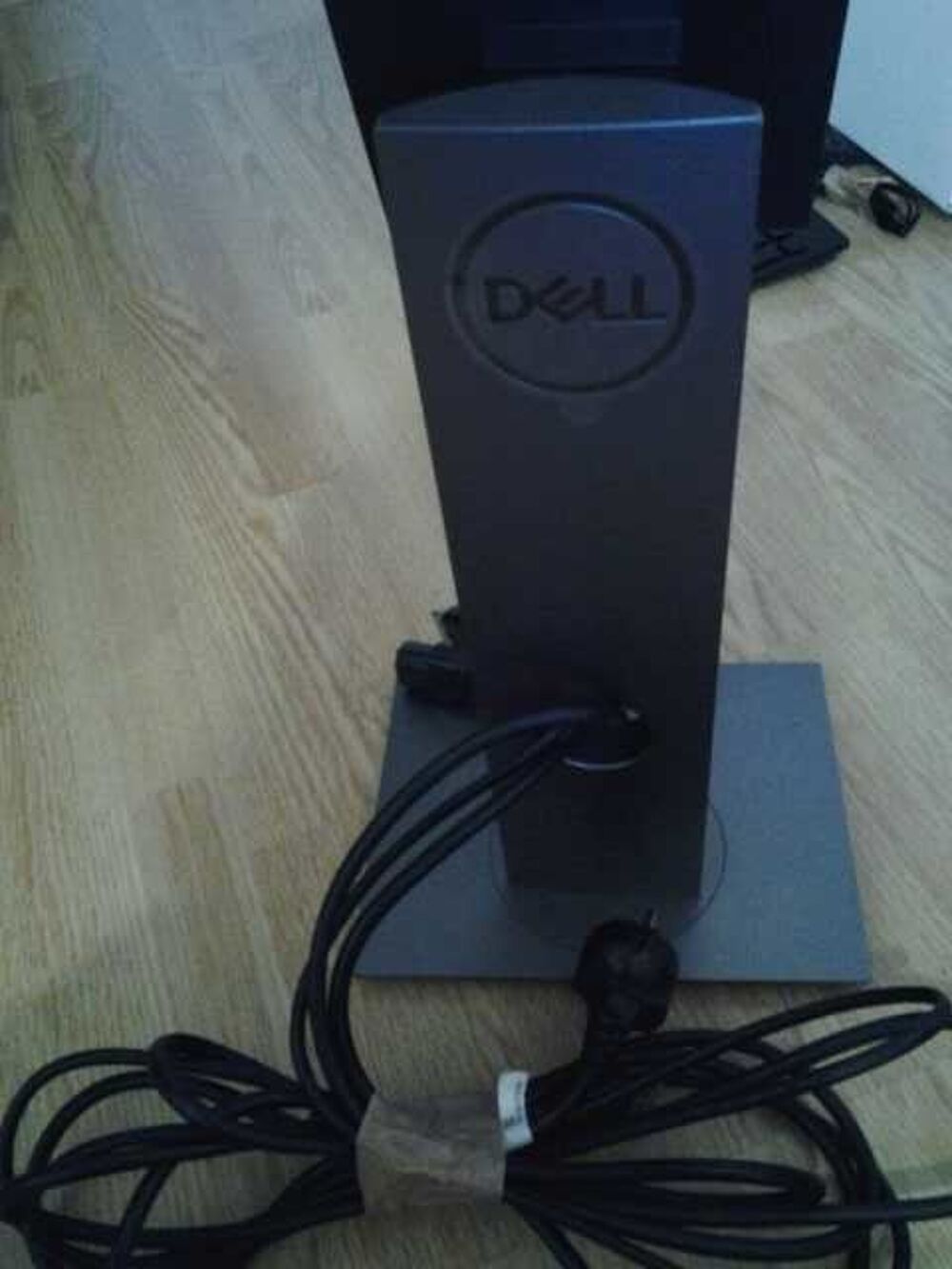 deux &eacute;crans comme neufs hp/ Dell Matériel informatique