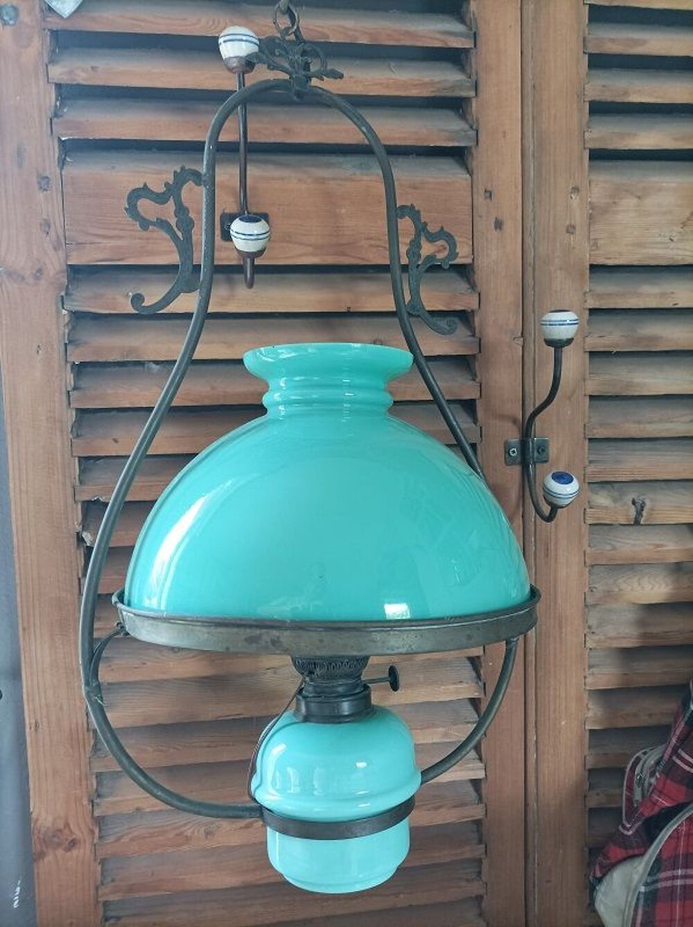 Lustre suspension support m&eacute;tal globe opaline verte Décoration