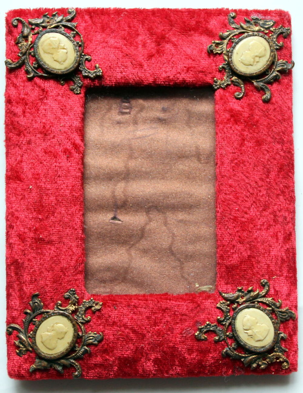 Cadre photo Napol&eacute;on III velours rouge avec cam&eacute;es 
magnifiq Décoration