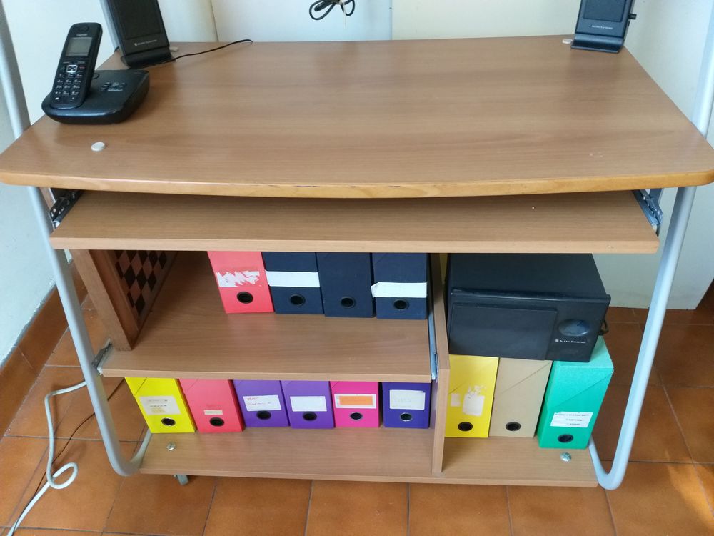Bureau informatique complet sur roulettes Meubles
