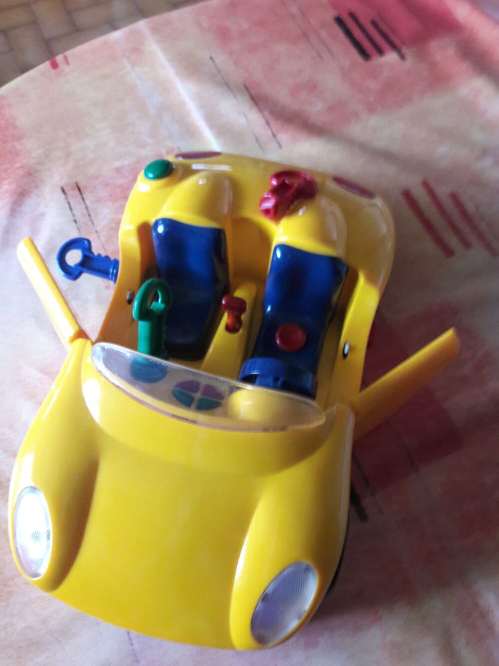 Petite voiture jaune.jouet enfant . 15  Jeux / jouets