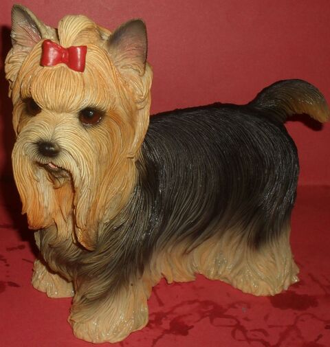 1 statues chien yorkshire terrier. 30 Montreuil (93)
