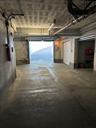  Parking / Garage à louer 17 m²