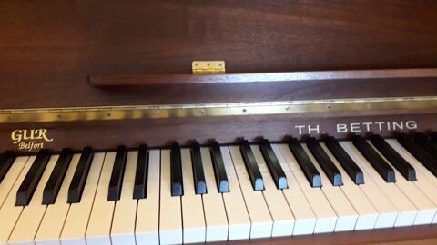 Piano droit, excellent tat ! 500 Belfort (90)