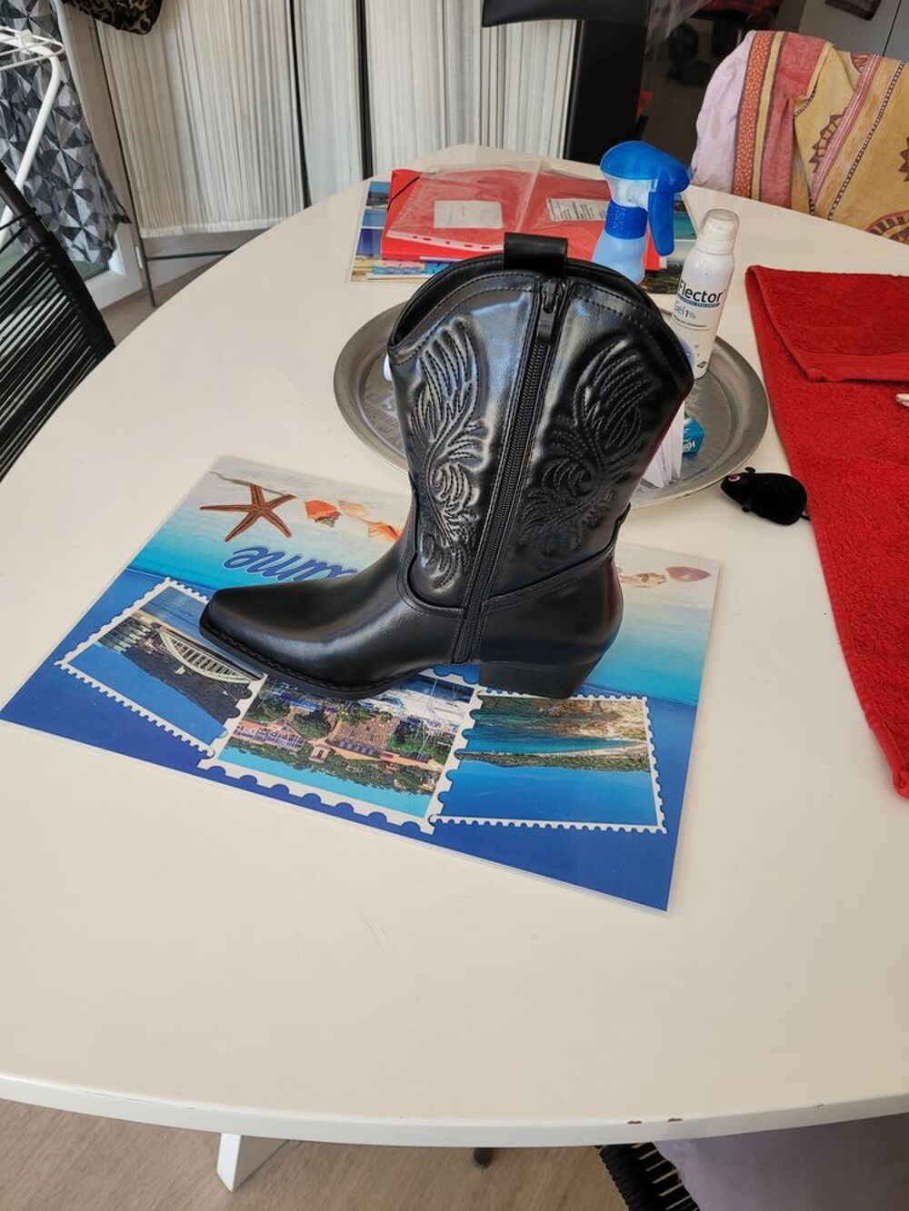 Voici des,bottes neuves
Taille 39 
Eat neuf 
Chaussures