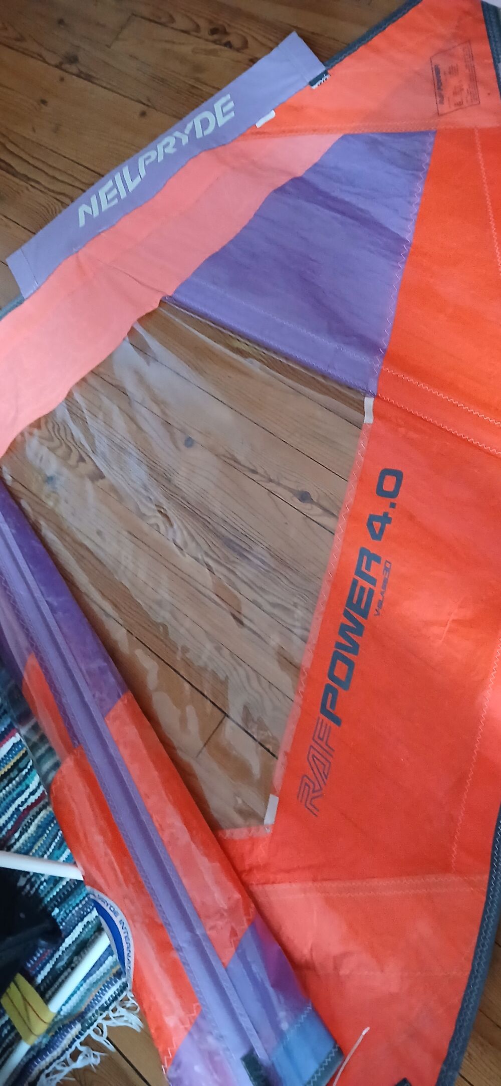 2 voiles 1m&acirc;t 2wishbones PAV Sports