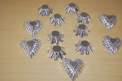 13 petits moules pour mignardises ou chocolat neufs 7 Mouvaux (59)