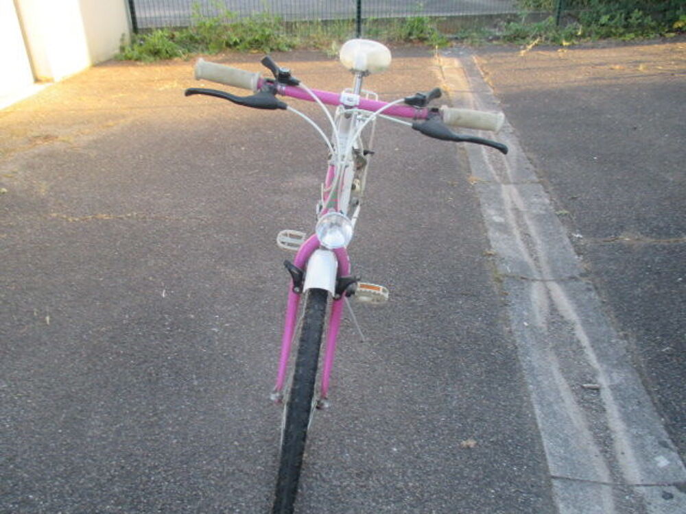 SUPERBE VELO DE MARQUE MBK MODELE " BAROUDEUR " Vélos