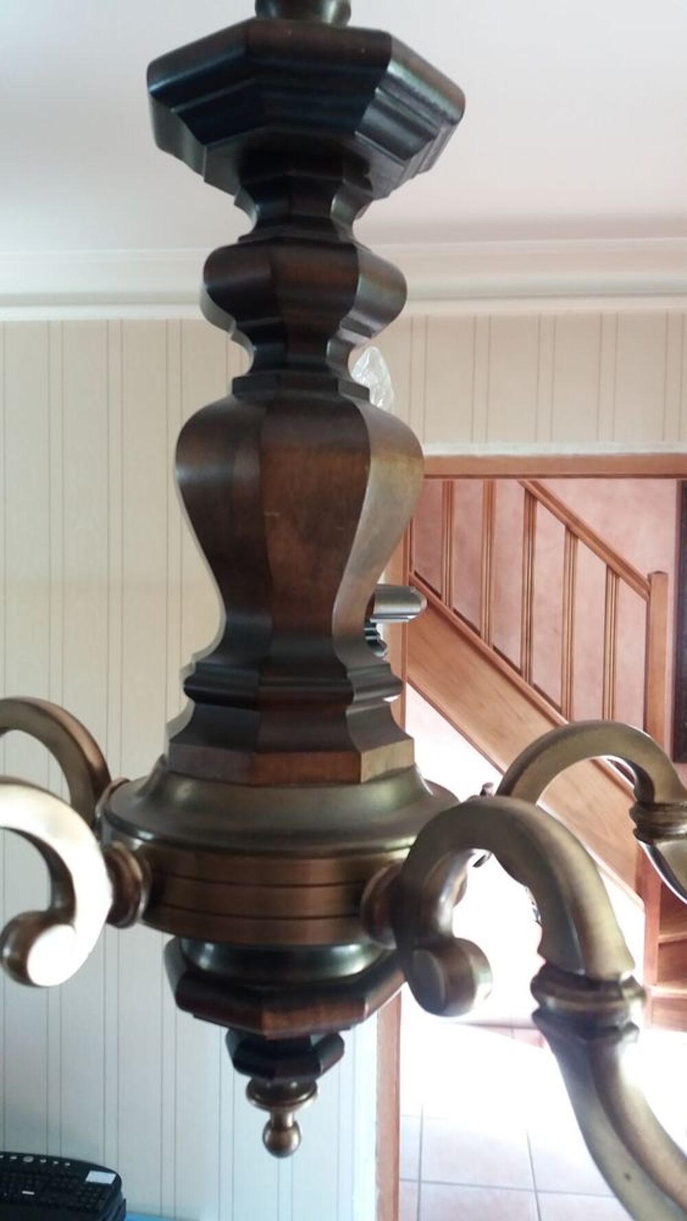 Lustre vieux bronze et bois Décoration
