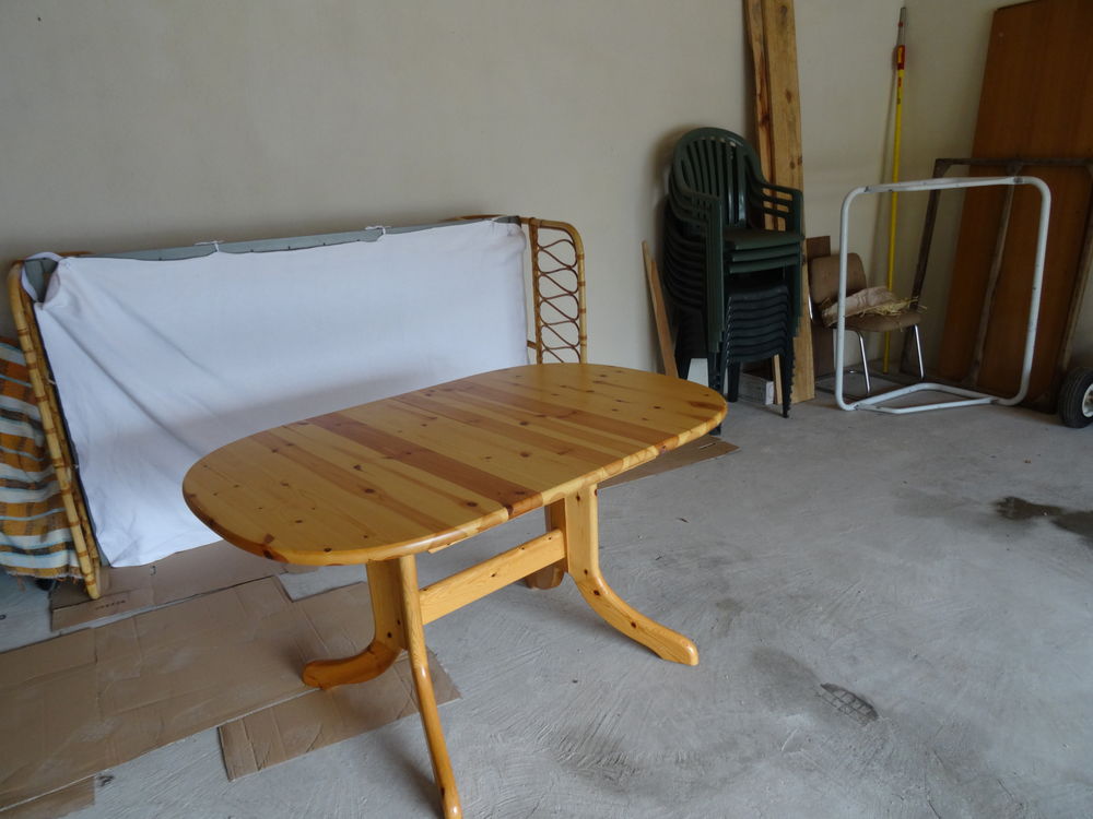 TABLE EN PIN AVEC RALLONGE INTEGREE Meubles