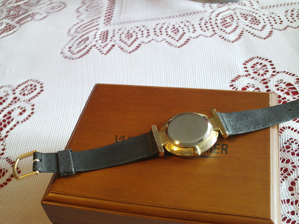 Vieille montre rustique Privil&egrave;ge plaqu&eacute; or N&deg; 151 Bijoux et montres