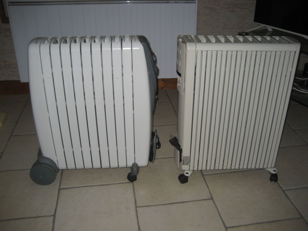 1 radiateur OMAS 2500W, et un radiateur DELONGHI 2000W Electroménager