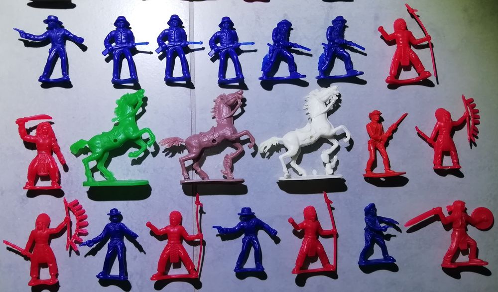 Lot de 32 figurines Jeux / jouets