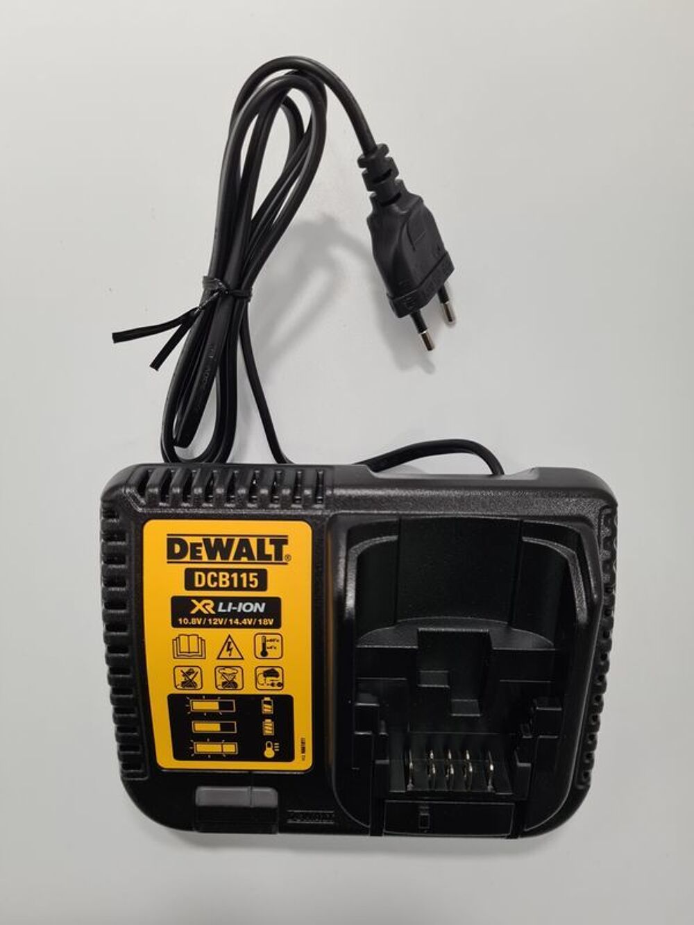 Chargeur dewalt univerel Dcb 115 
Bricolage