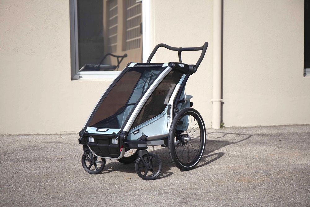 Remorque v&eacute;lo THULE CHARIOT CROSS pour 1 enfant. Vélos