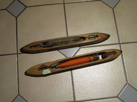 DEUX  NAVETTES A TISSER  HEUCHEL--SCHMEING  30 Villepinte (93)
