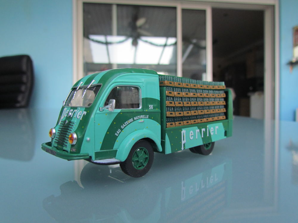 Camion renault galion perrier Décoration