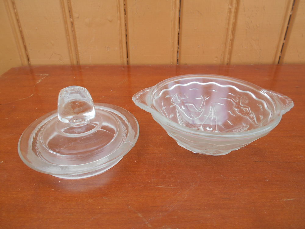SUCRIER EN VERRE SCULPTE Décoration