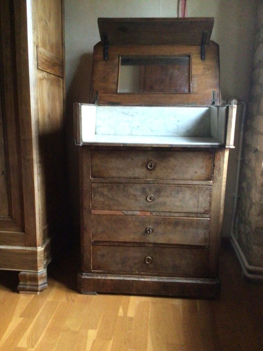 Meuble de toilette tr&egrave;s ancien &agrave; tiroirs et plateau marbre Meubles