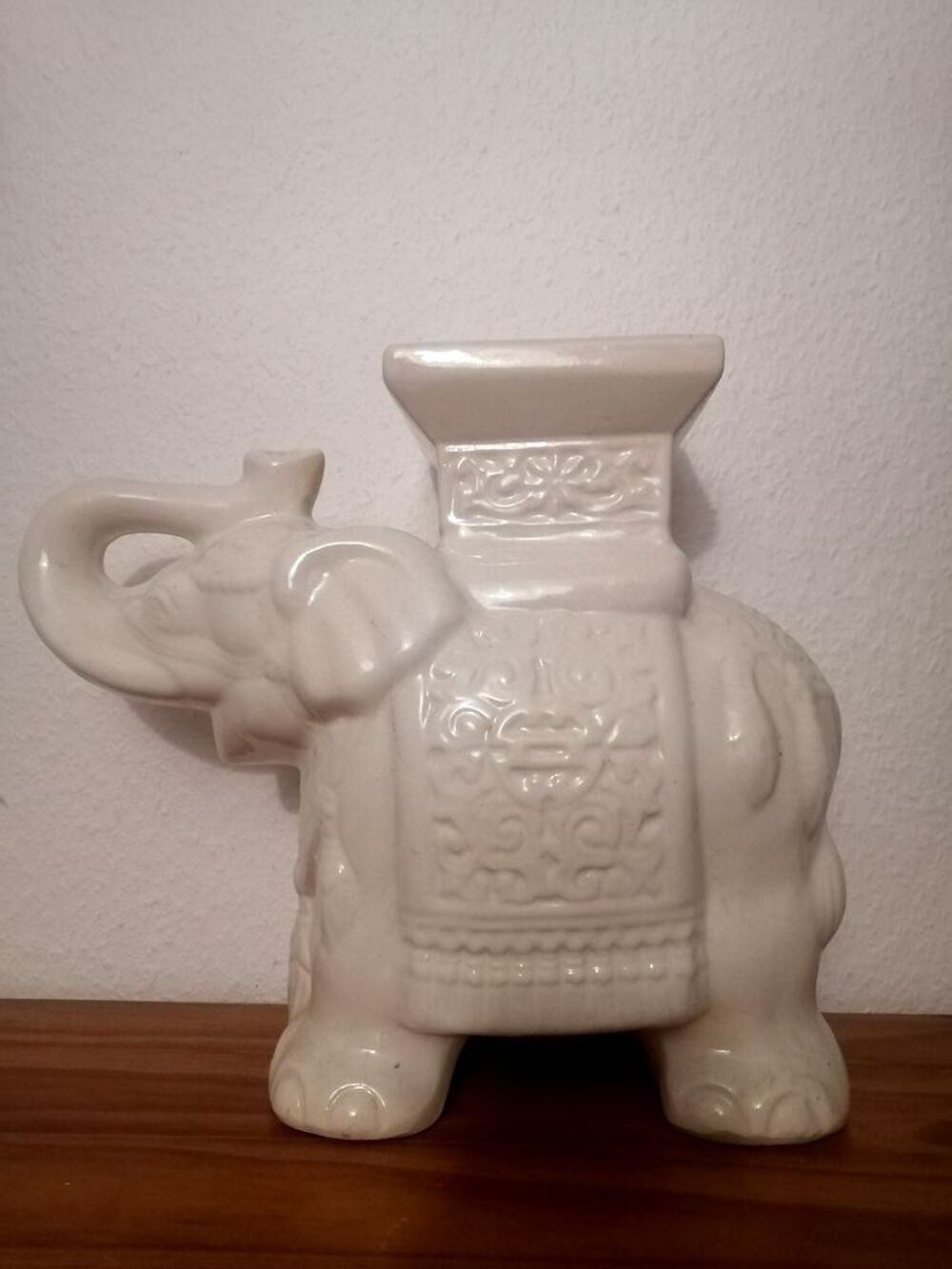 El&eacute;phant d&eacute;coratif en fa&iuml;ence / c&eacute;ramique Décoration
