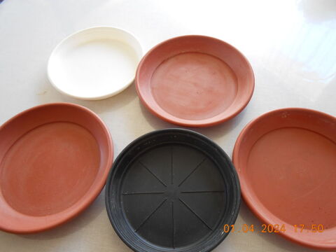 soucoupe plastique 18 et 21cm de diam�tre 1 Marck (62)