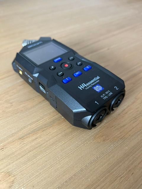 Zoom H4 essential - Première main sous garantie 11/27 Asnières-sur-Seine (92)