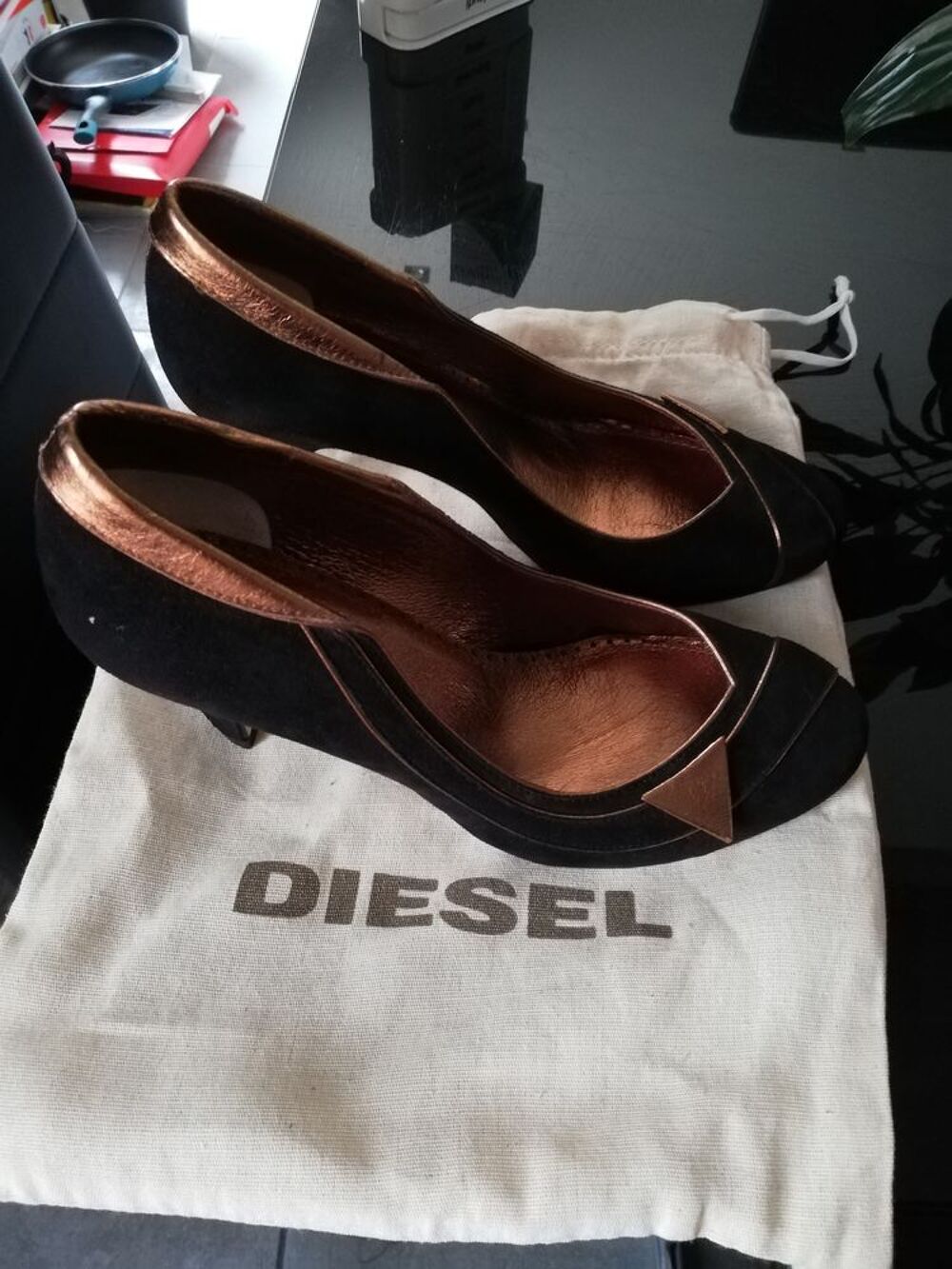 Escarpins neufs point. 36
DIESEL
Chaussures
